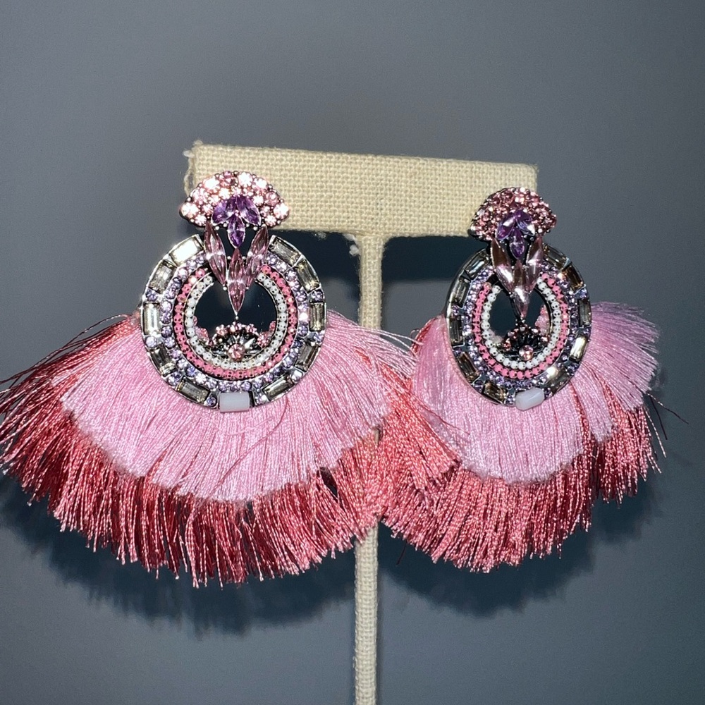 NIP Multicolored pink fringe drop earrings w/ studded detailing.